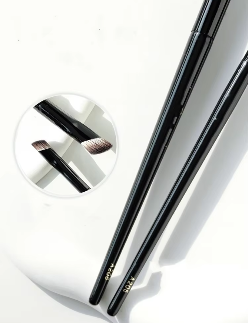 Triangle Makeup Brush Conceale - Beauty Makeup Logo Design reseña y precio